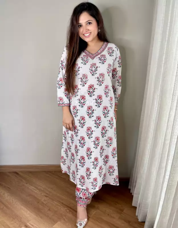 Latest 50 Kurti with Pants For Women (2022) - Tips and Beauty | Stylish  kurtis design, Designer dresses casual, Indian designer outfits