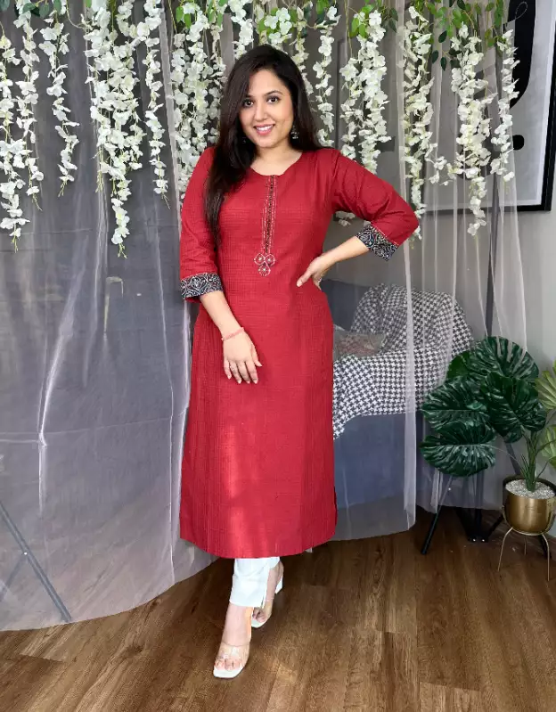Red Fabclub Women Rayon Solid Plain Front Slit Straight Kurti at Rs 224 |  Artificial Silk Kurti in Ahmedabad | ID: 23980367097