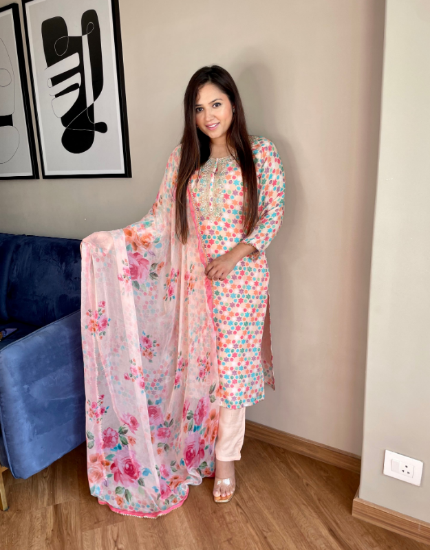 Indian traditional dresses for women in India at Pink Wardrobe Vadodara